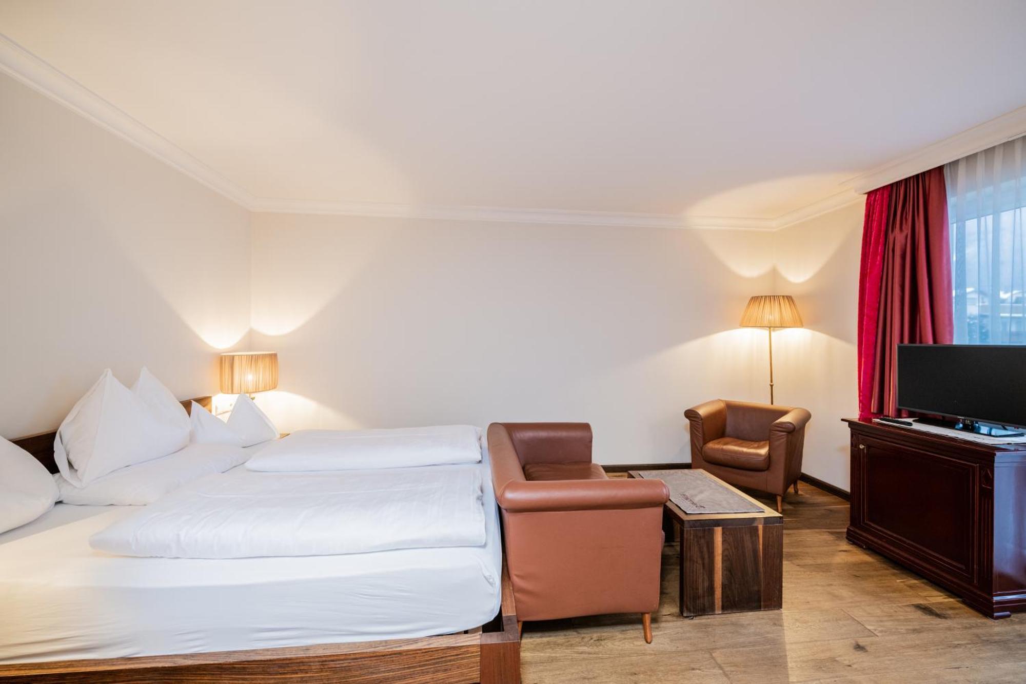 Famelí Hotel