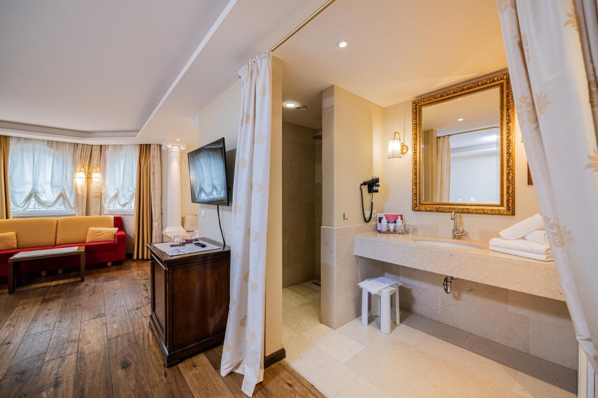 Fameli Hotel